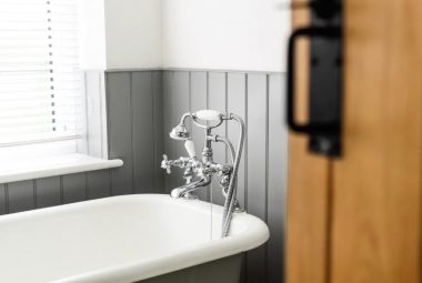 Harga Pintu Kamar Mandi, Model dan Jenisnya