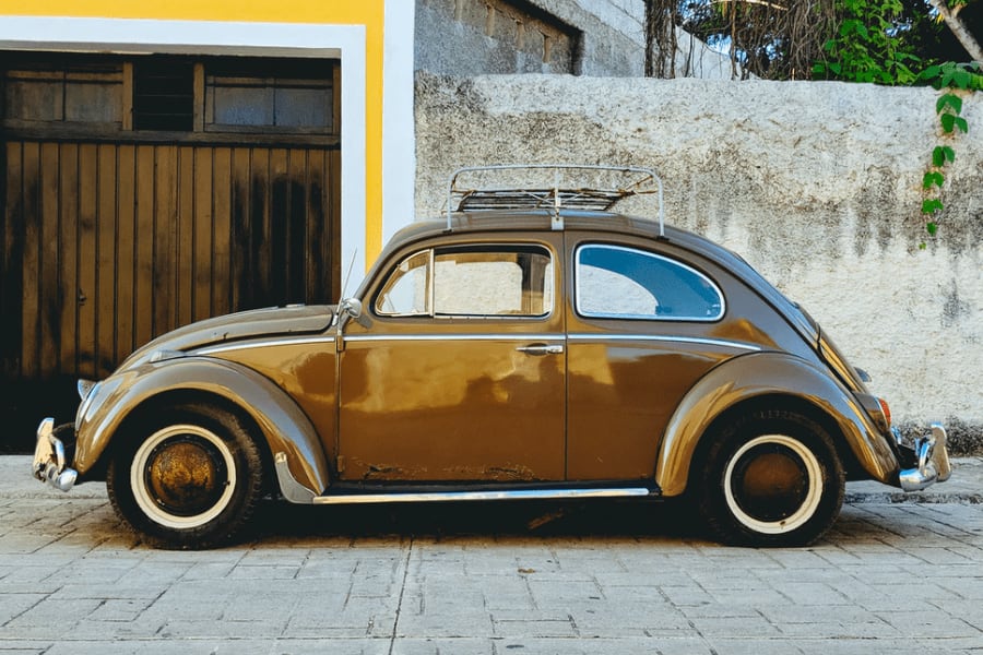 Ilustrasi sebuah mobil klasik VW Beetle