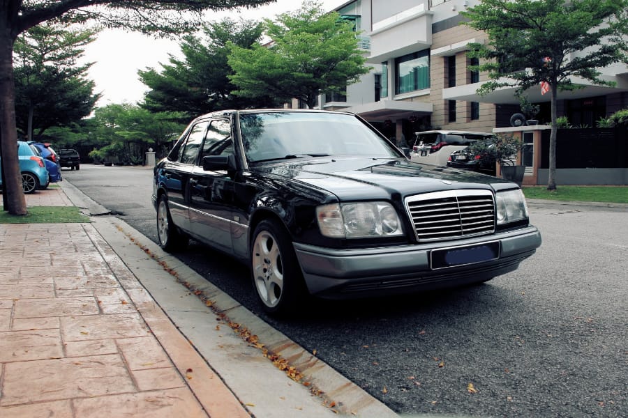 Mercedes Benz 300E bekas kini dijual dengan sangat murah
