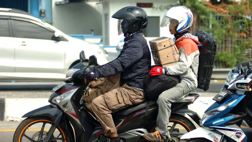 Pengendara motor di Indonesia