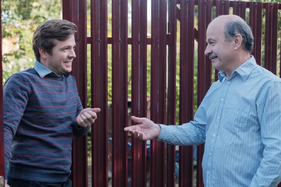 bertanya ke tetangga