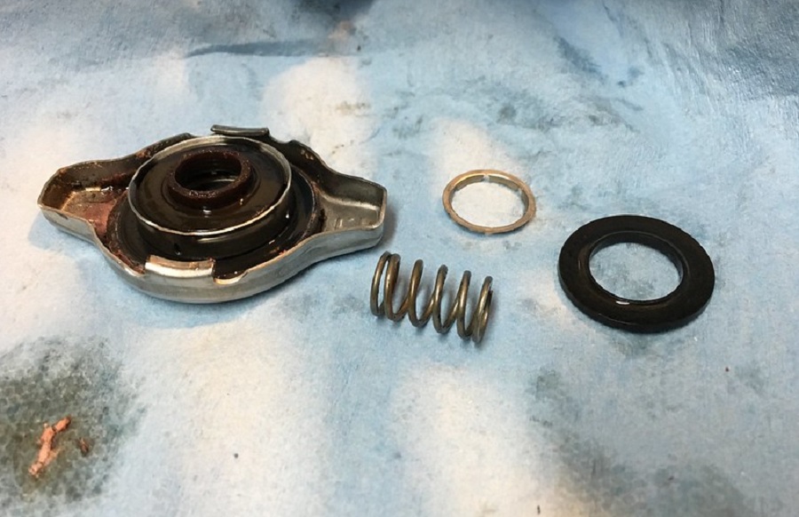 Tutup Radiator Rusak 