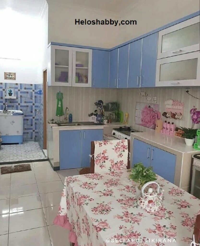 Meja Dapur Cor dengan Perpaduan Biru yang Artsy 9 