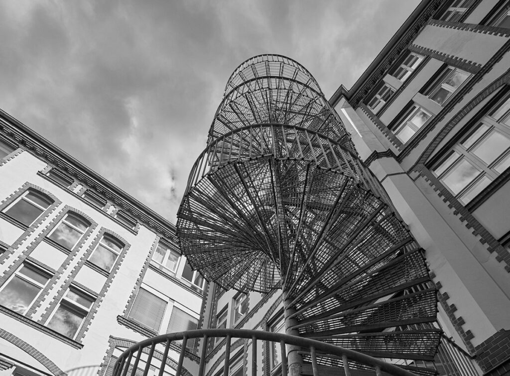 Tangga Outdoor yang Aesthetic