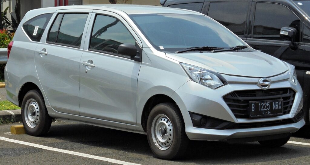 
konsumsi BBM Daihatsu Sigra lebih irit dibandingkan BBM Toyota Calya 