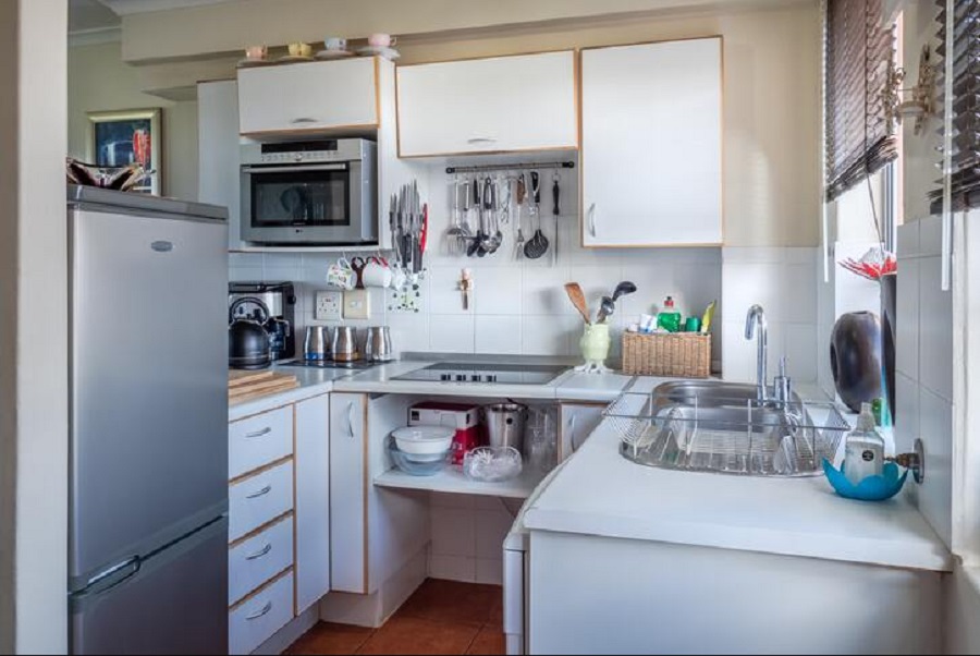 Desain Tempat Cuci Piring dengan Rak (Source : rumah.com)