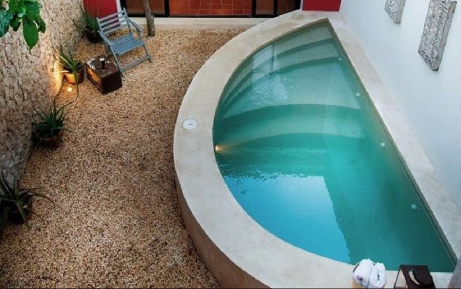 Kolam Setengah Lingkaran