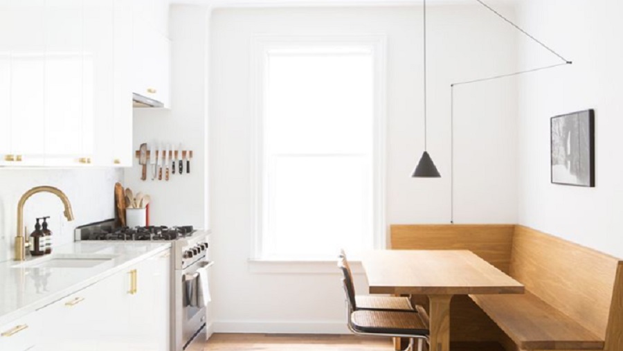 Desain Dapur dan Ruang Makan Jadi Satu Sederhana Bangku ala Resto 