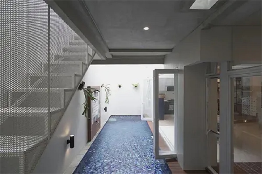 Vertikal Garden Dekat Kolam Renang 